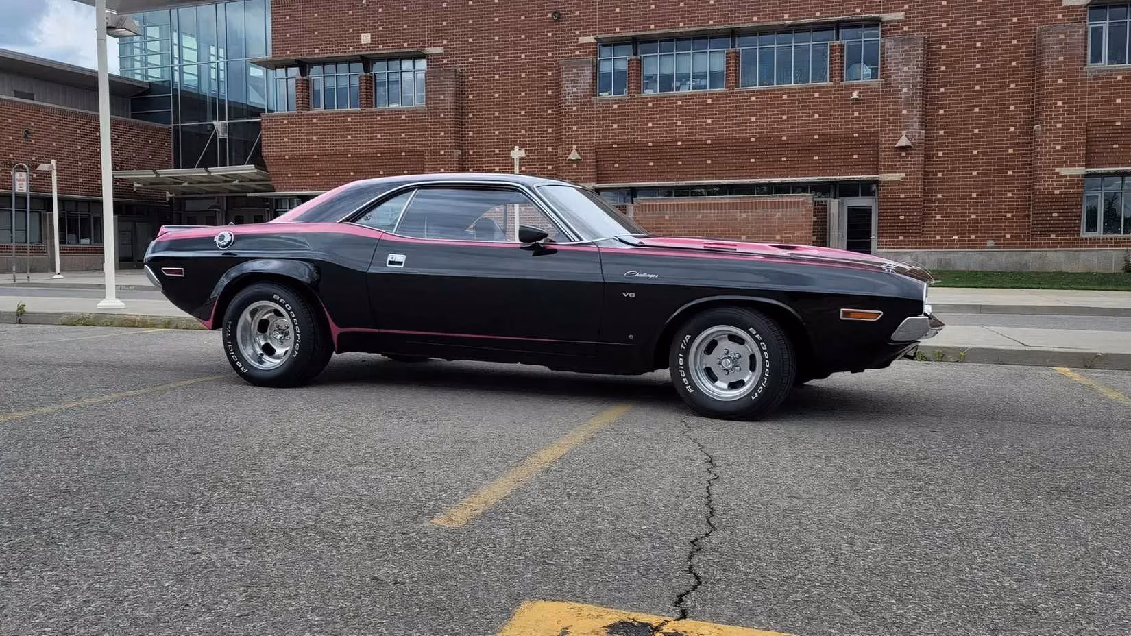 charger-vs-challenger-the-muscle-car-showdown-that-never-gets-old-image-5
