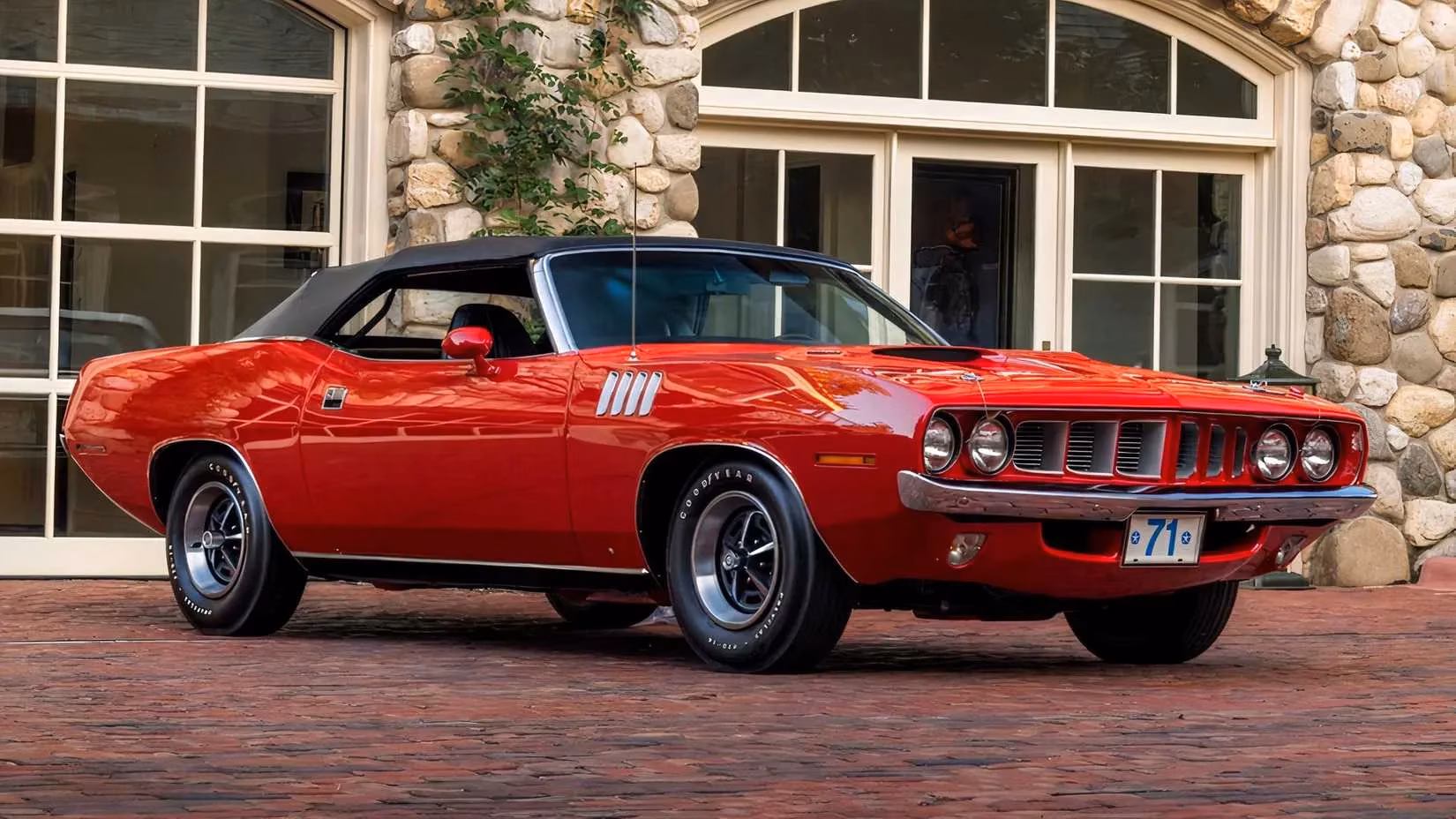 the-hottest-classic-muscle-cars-still-breaking-auction-records-in-2026-image-8