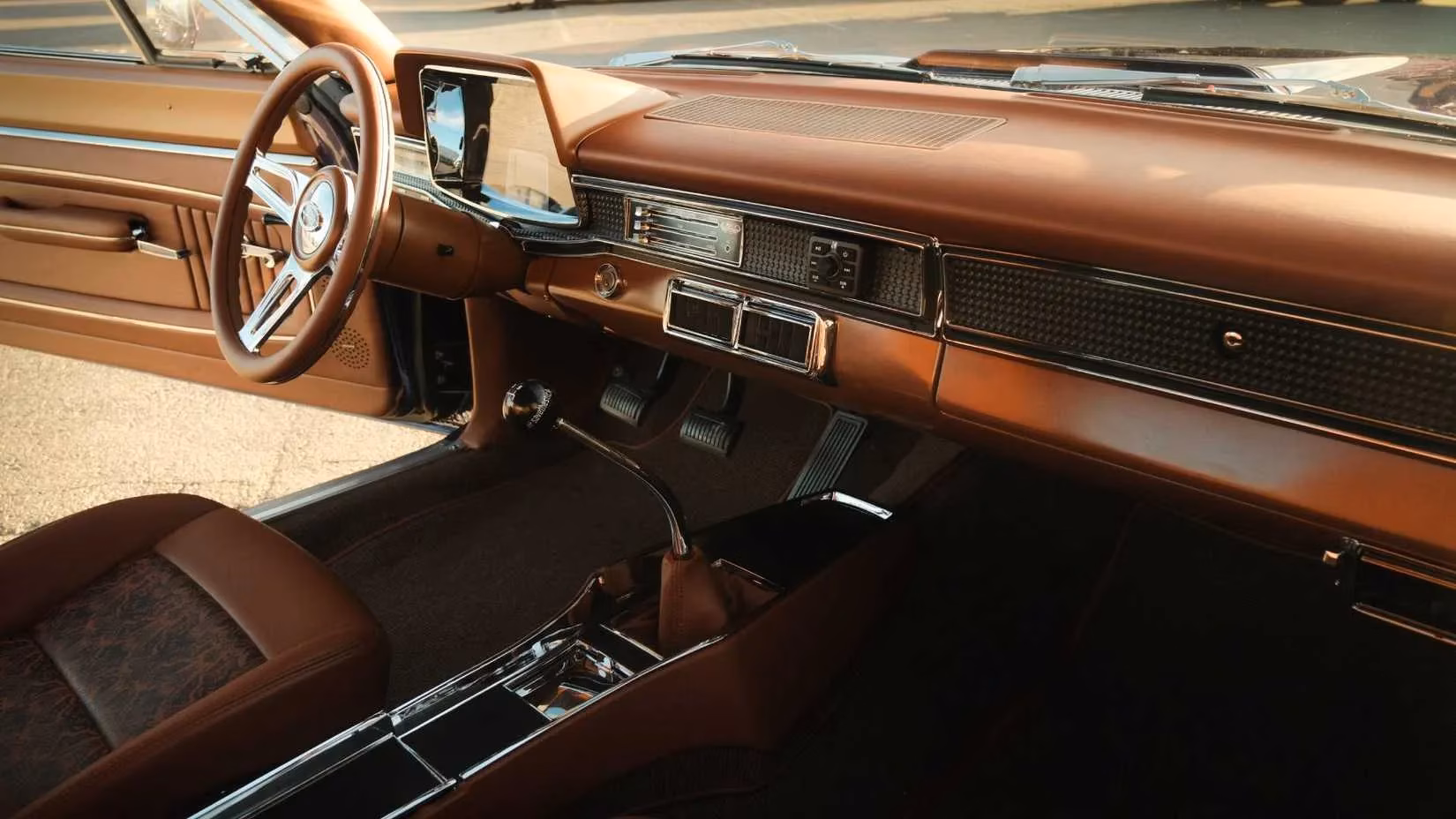 haraka-the-1970-plymouth-road-runner-that-went-full-luxury-beast-image-3