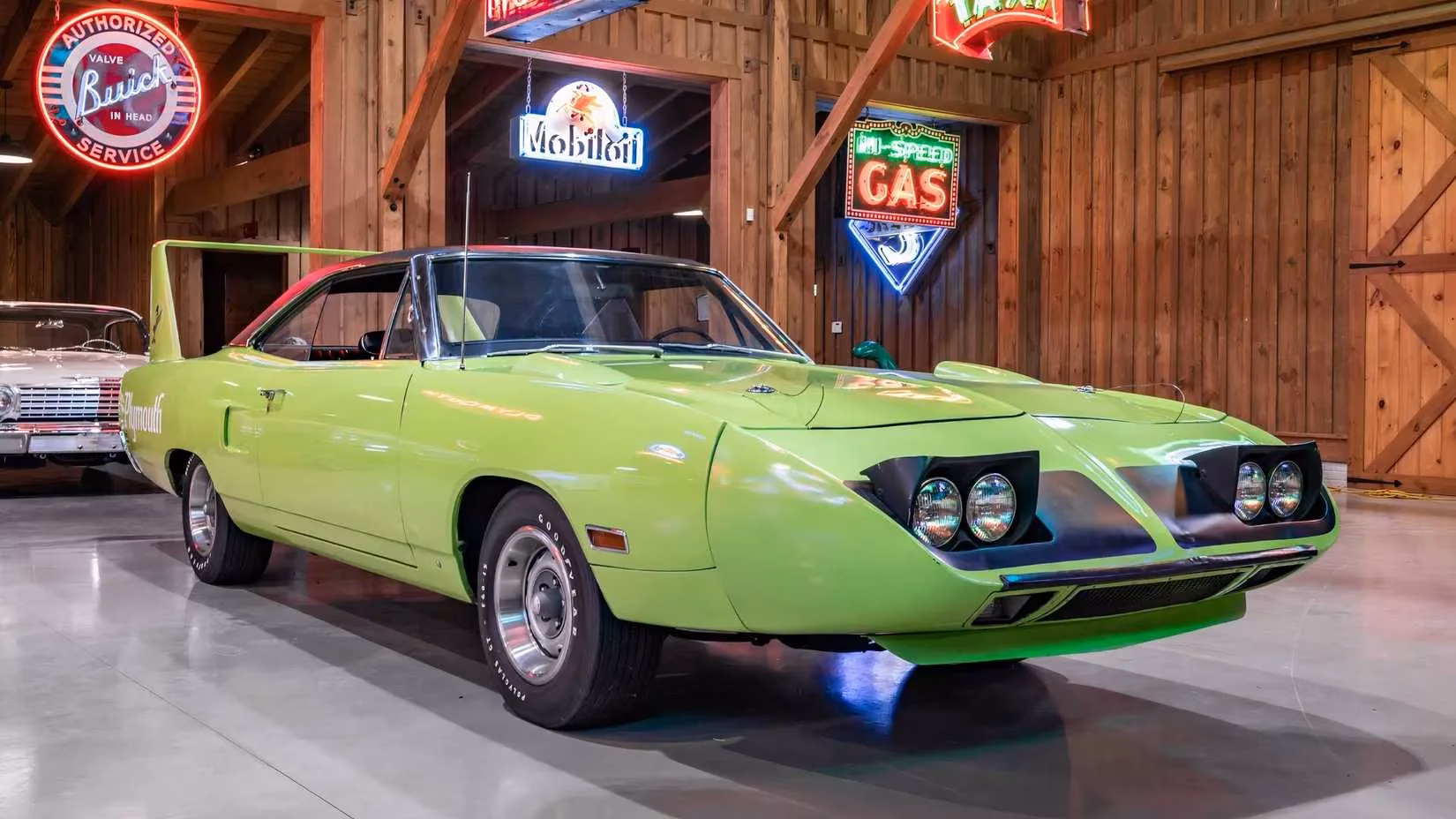 the-1970-plymouth-superbird-a-one-year-wonder-that-dominated-nascar-and-redefined-muscle-car-aero-image-0