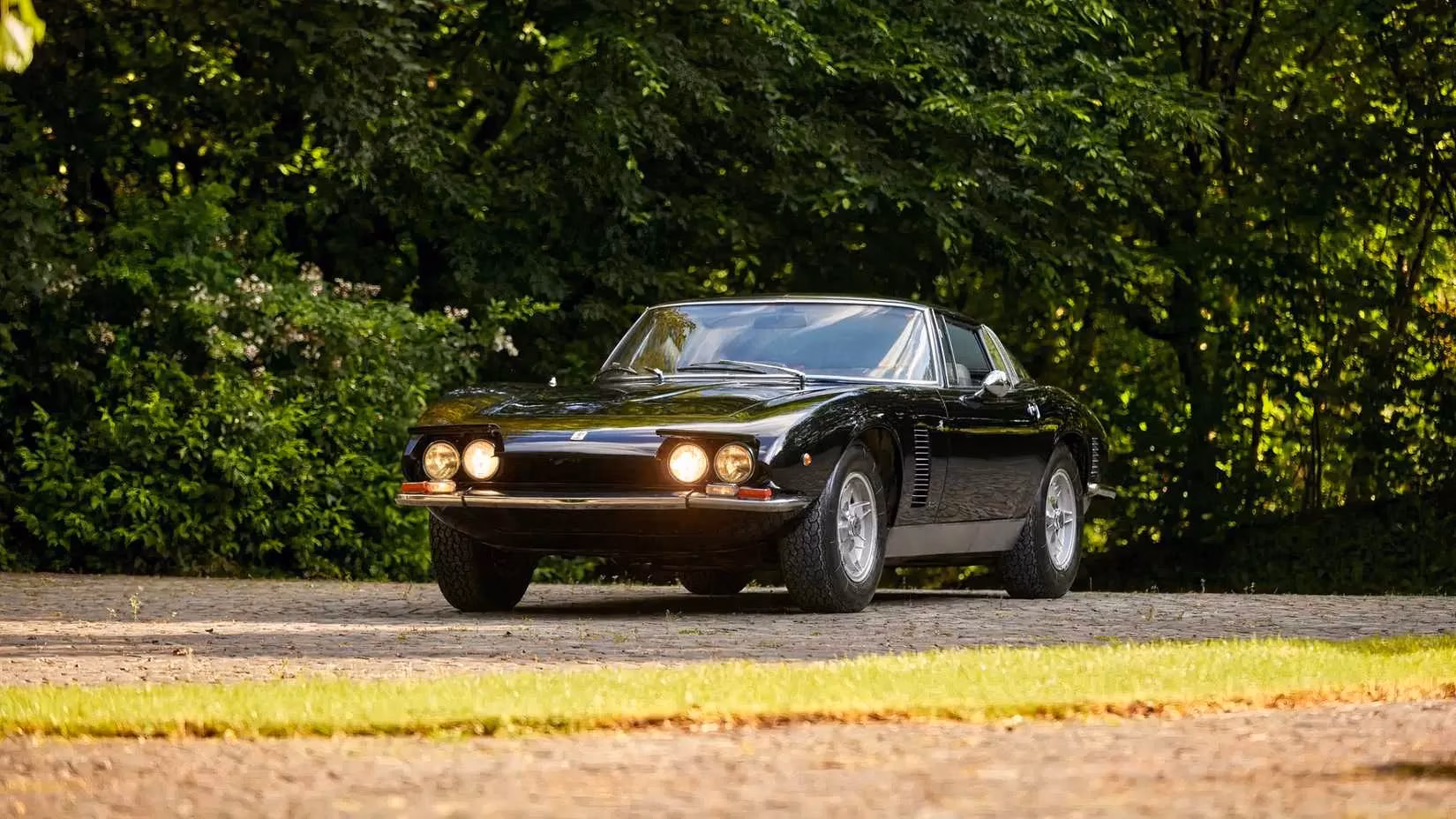 a-corvette-heart-in-an-italian-suit-the-iso-grifo-story-image-1