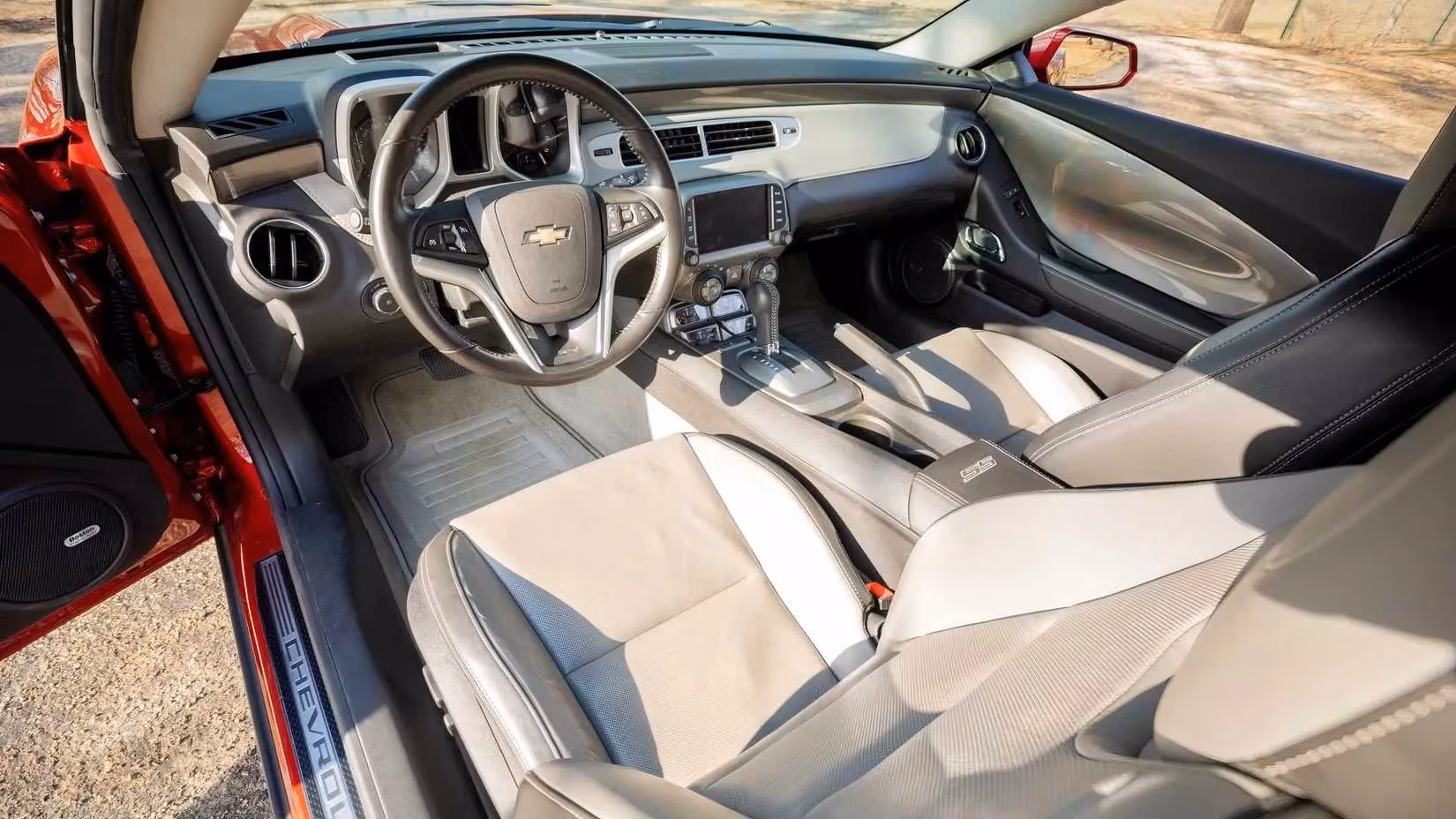 why-the-2015-camaro-ss-is-2026-s-cheapest-v8-muscle-car-thrill-image-3