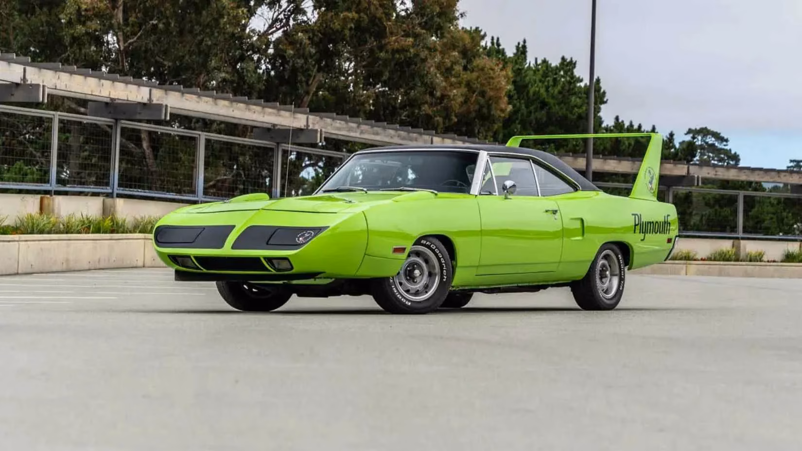 the-hottest-classic-muscle-cars-still-breaking-auction-records-in-2026-image-10