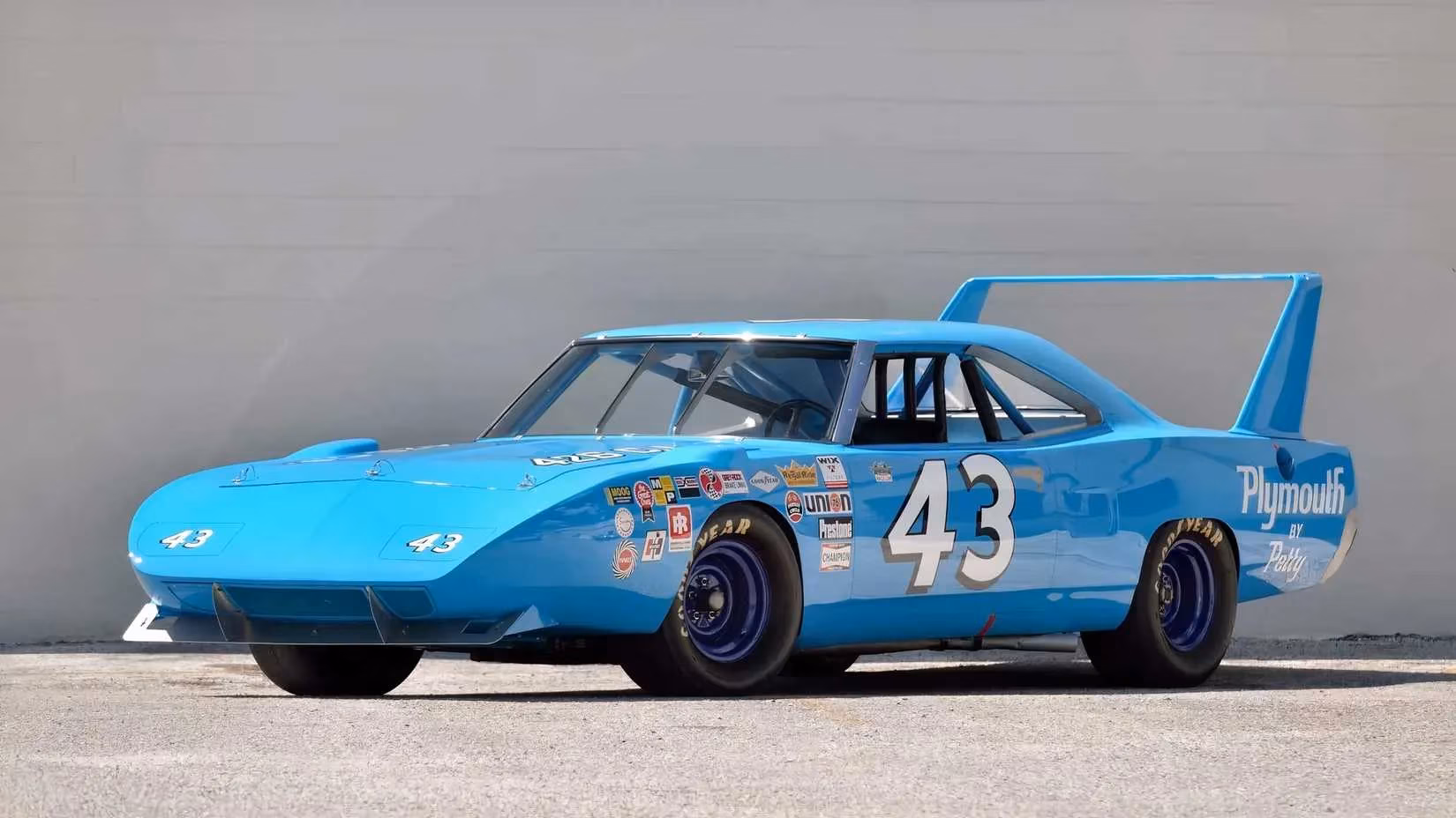 the-1970-plymouth-superbird-a-one-year-wonder-that-dominated-nascar-and-redefined-muscle-car-aero-image-2