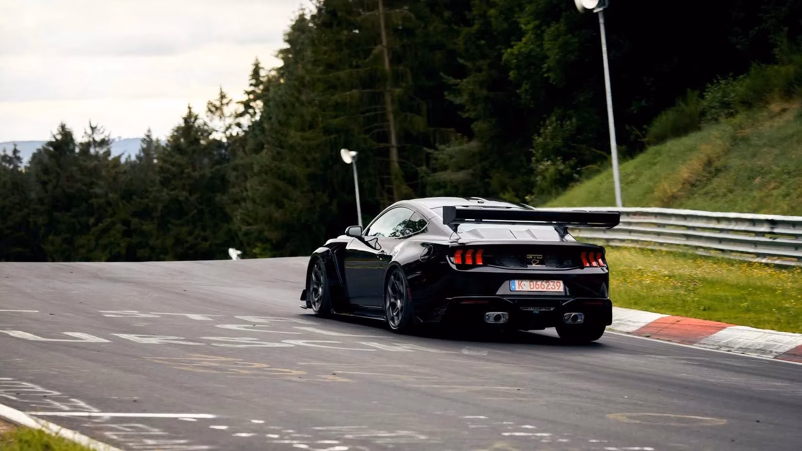 fords-mustang-gtd-returns-to-the-nurburgring-with-more-muscle-and-a-point-to-prove-image-2