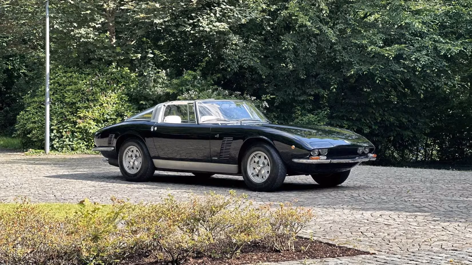 a-corvette-heart-in-an-italian-suit-the-iso-grifo-story-image-0