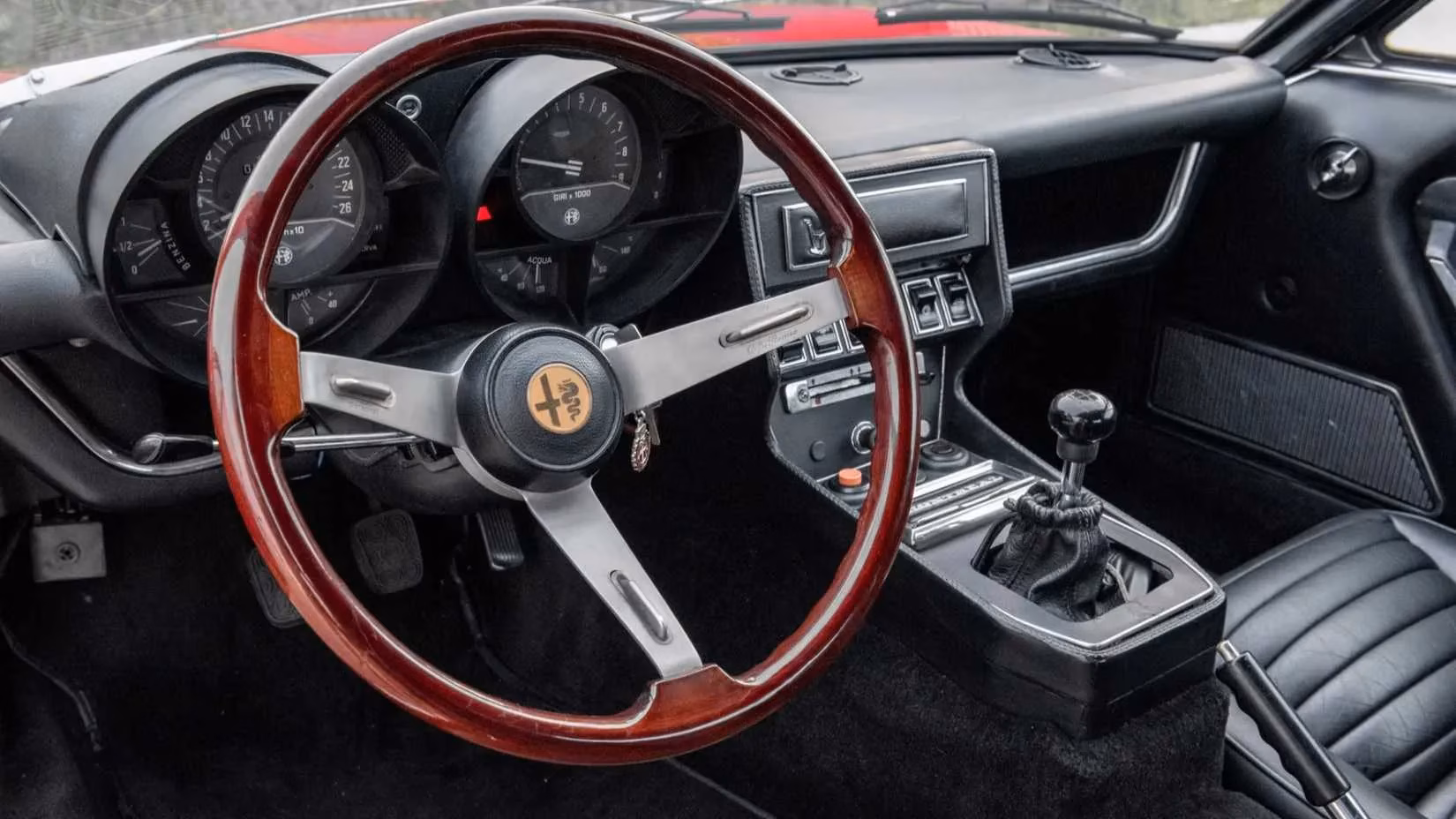 alfa-romeo-montreal-italy-s-forgotten-v8-muscle-car-with-bertone-beauty-image-4